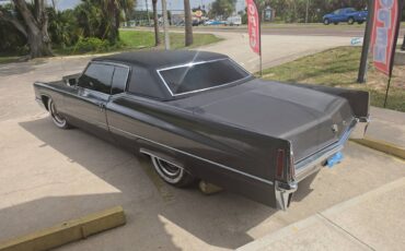 Cadillac-coupe-deville-1970-grey