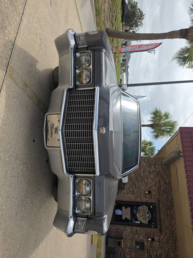 Cadillac-coupe-deville-1970-grey-2