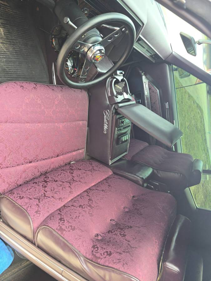 Cadillac-coupe-deville-1970-grey-8