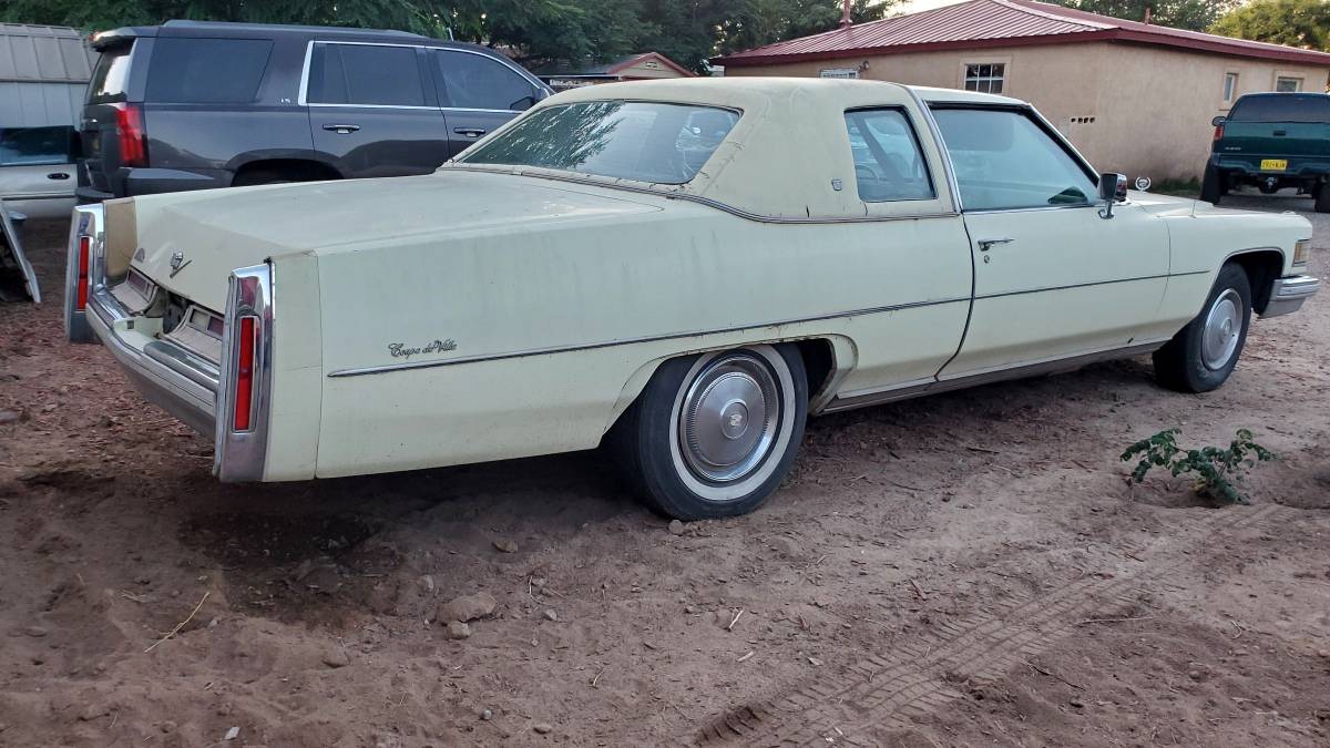 Cadillac-coupe-deville-1976-10
