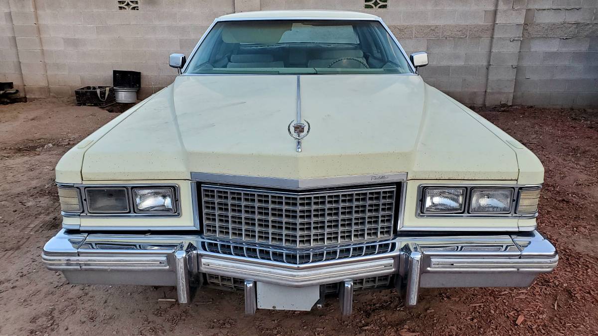 Cadillac-coupe-deville-1976-11