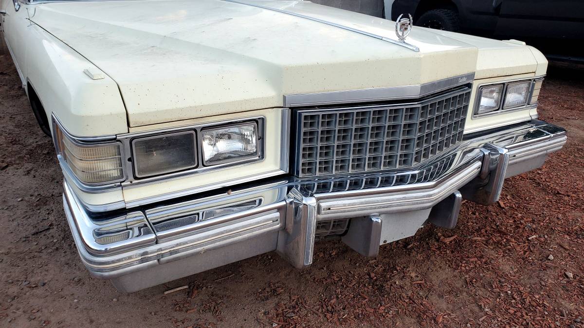 Cadillac-coupe-deville-1976-12