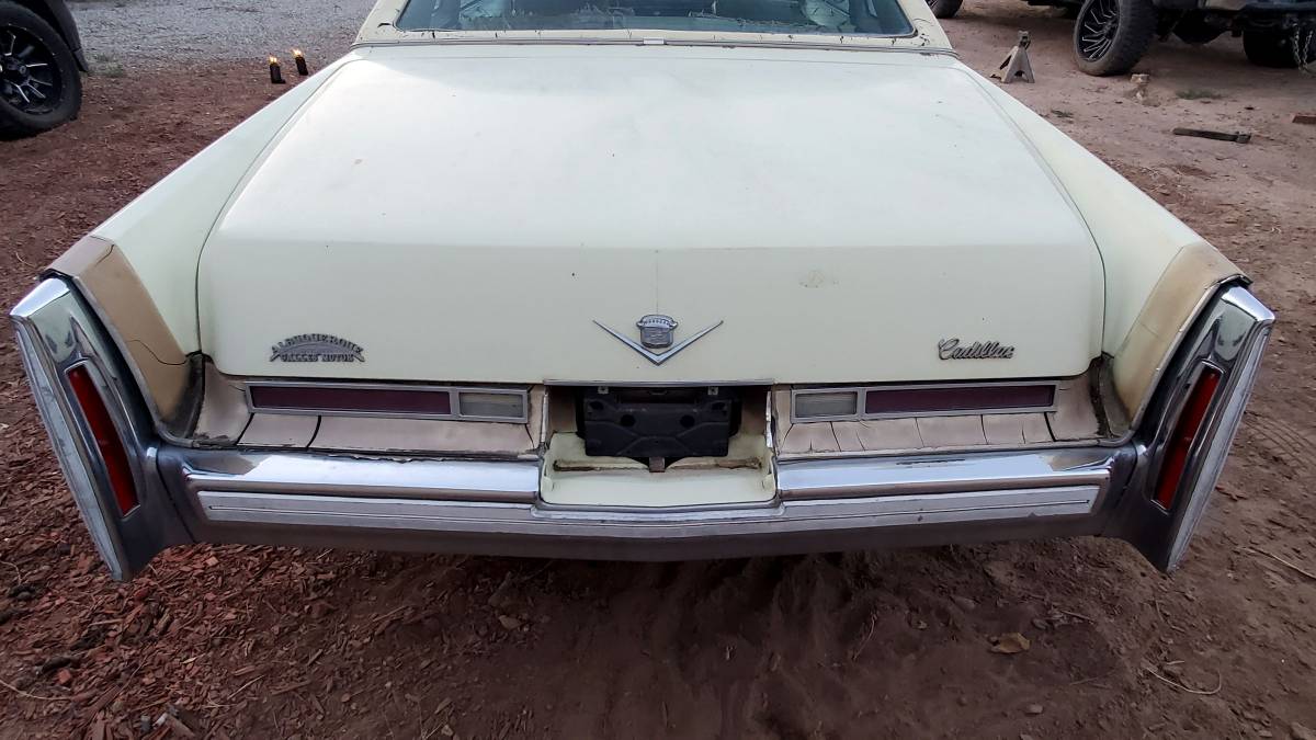 Cadillac-coupe-deville-1976-13
