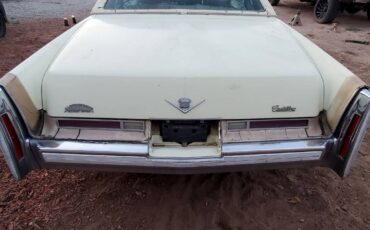 Cadillac-coupe-deville-1976-13