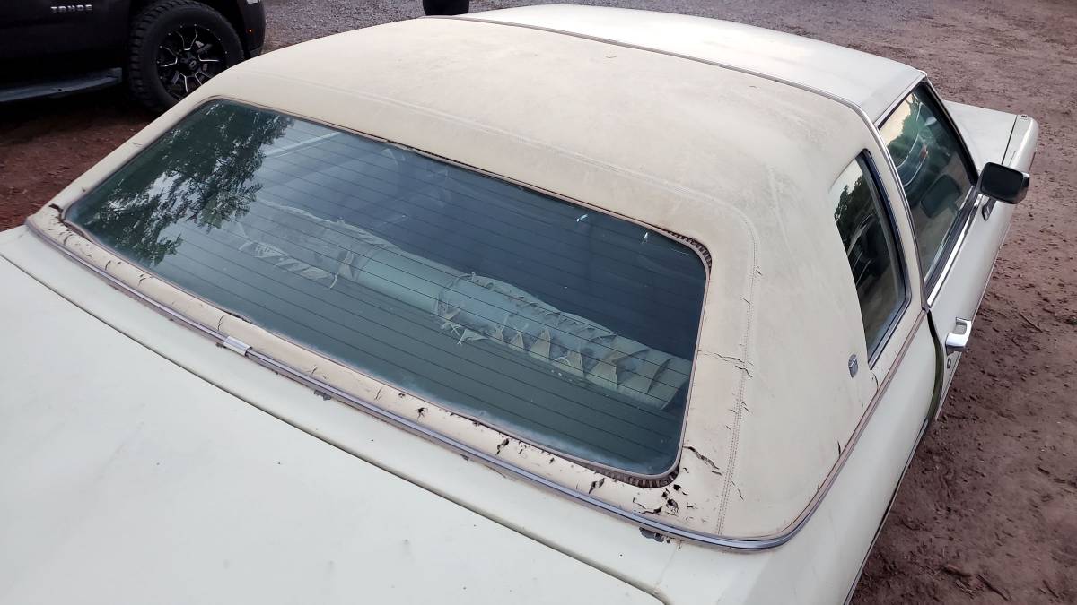 Cadillac-coupe-deville-1976-19