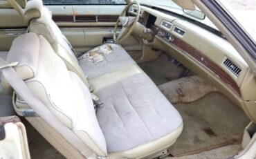 Cadillac-coupe-deville-1976-3