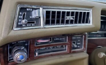 Cadillac-coupe-deville-1976-5