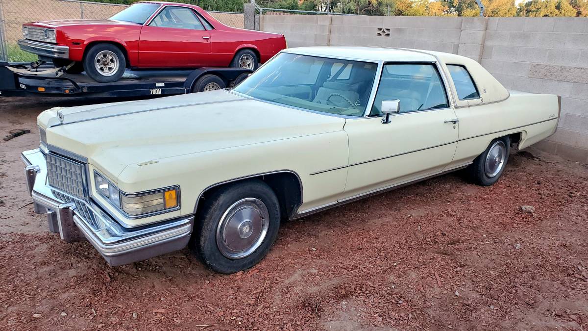 Cadillac-coupe-deville-1976-7