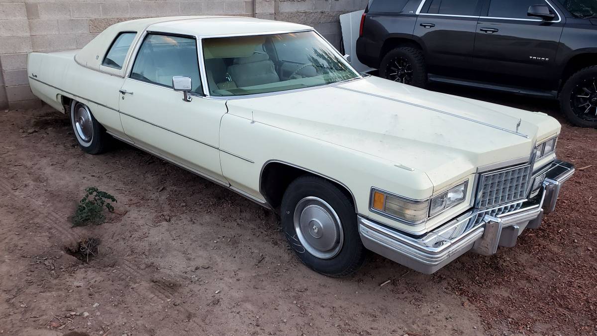 Cadillac-coupe-deville-1976-8