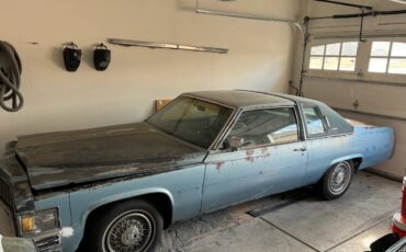 Cadillac-coupe-deville-1977-blue-10