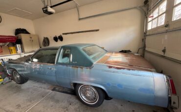Cadillac-coupe-deville-1977-blue-11