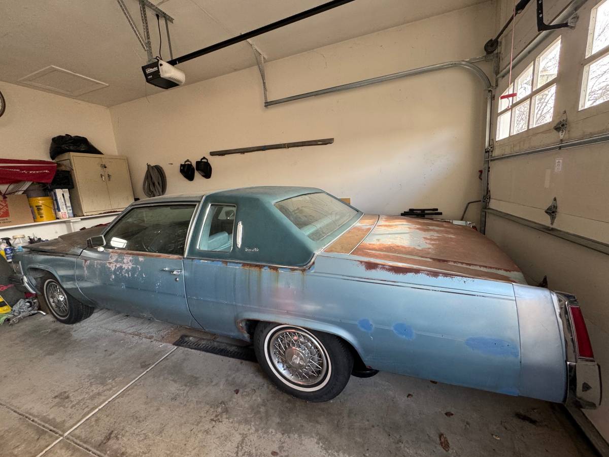 Cadillac-coupe-deville-1977-blue-11