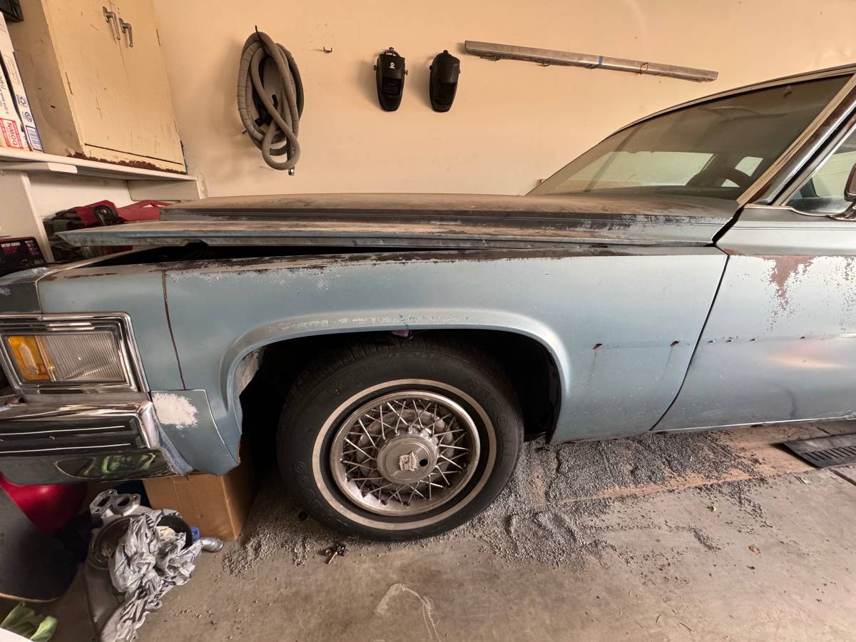 Cadillac-coupe-deville-1977-blue-6