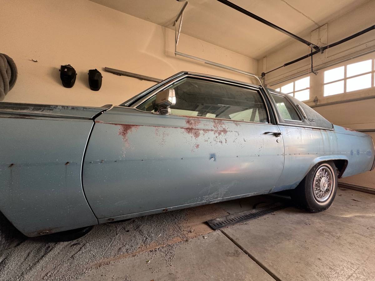 Cadillac-coupe-deville-1977-blue-7
