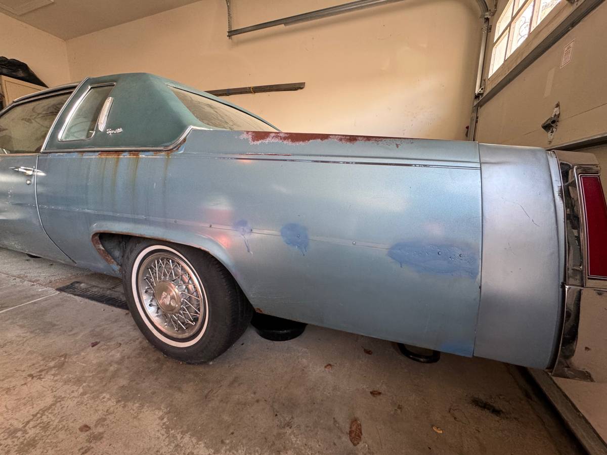 Cadillac-coupe-deville-1977-blue-9