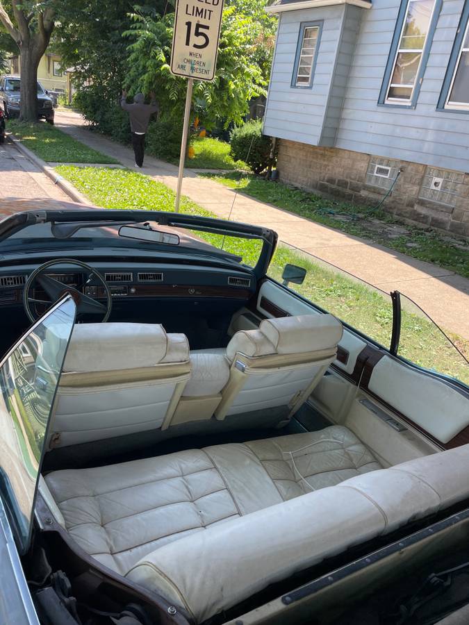 Cadillac-escalade-1976-3