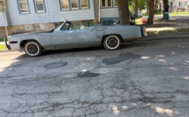 Cadillac-escalade-1976