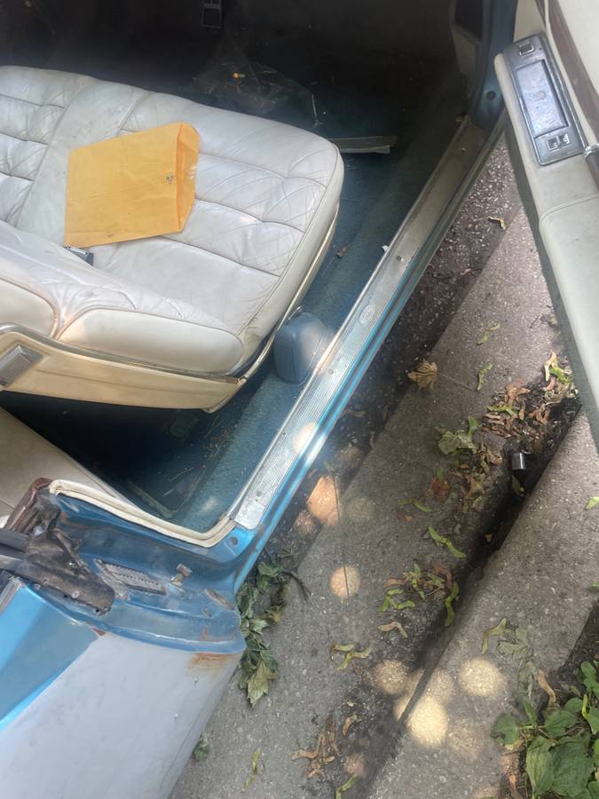 Cadillac-escalade-1976-9