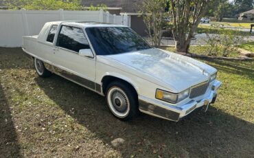 Cadillac-fleetwood-1990-1