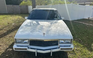 Cadillac-fleetwood-1990-3