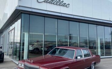 Cadillac-fleetwood-brougham-1985-1