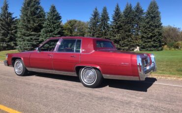 Cadillac-fleetwood-brougham-1985-2