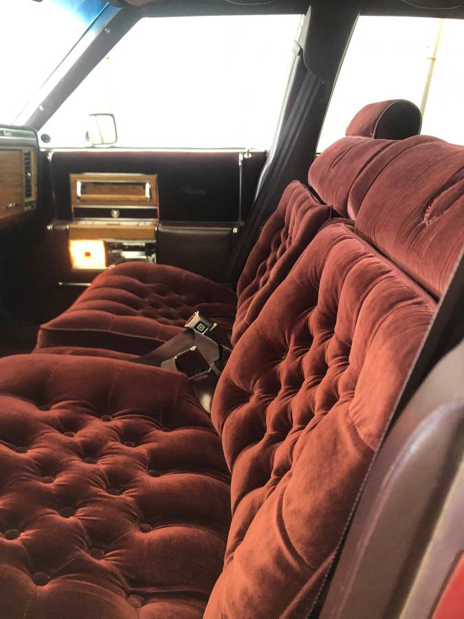 Cadillac-fleetwood-brougham-1985-4