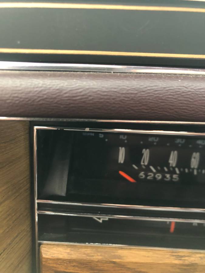 Cadillac-fleetwood-brougham-1985-5