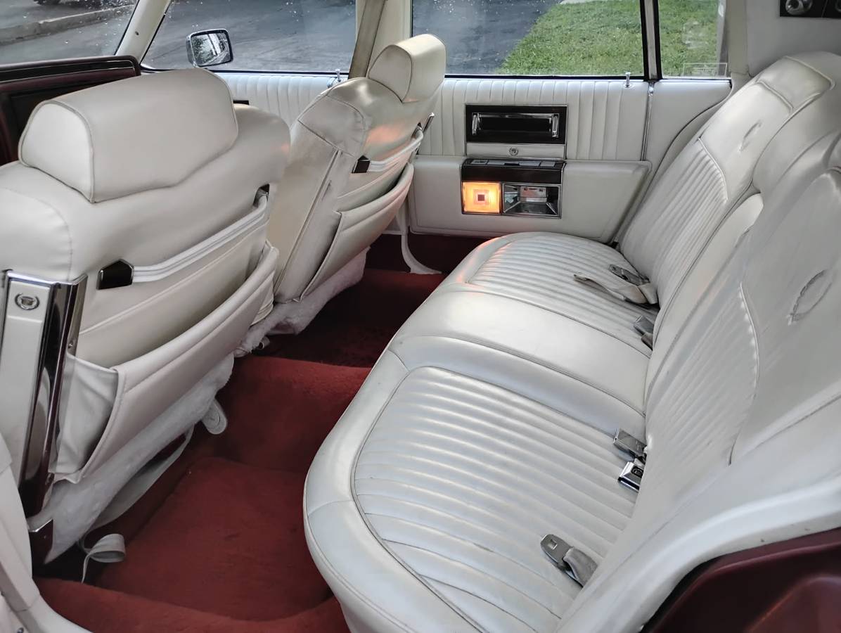 Cadillac-fleetwood-brougham-1987-red-5