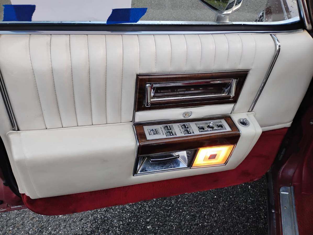 Cadillac-fleetwood-brougham-1987-red-6