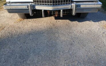 Cadillac-sedan-deville-1976-white-10
