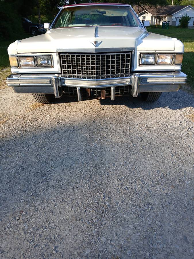 Cadillac-sedan-deville-1976-white-10