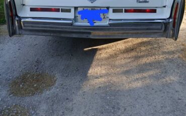 Cadillac-sedan-deville-1976-white-11