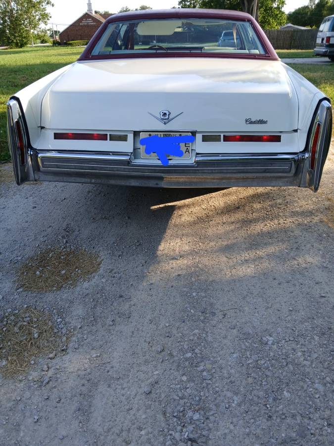 Cadillac-sedan-deville-1976-white-11