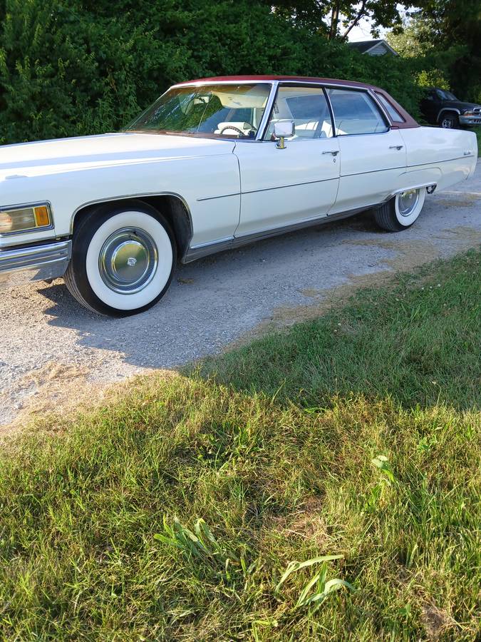 Cadillac-sedan-deville-1976-white-12