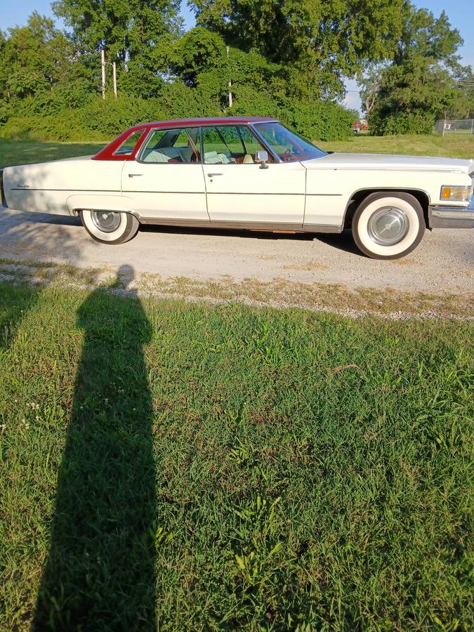 Cadillac-sedan-deville-1976-white-13