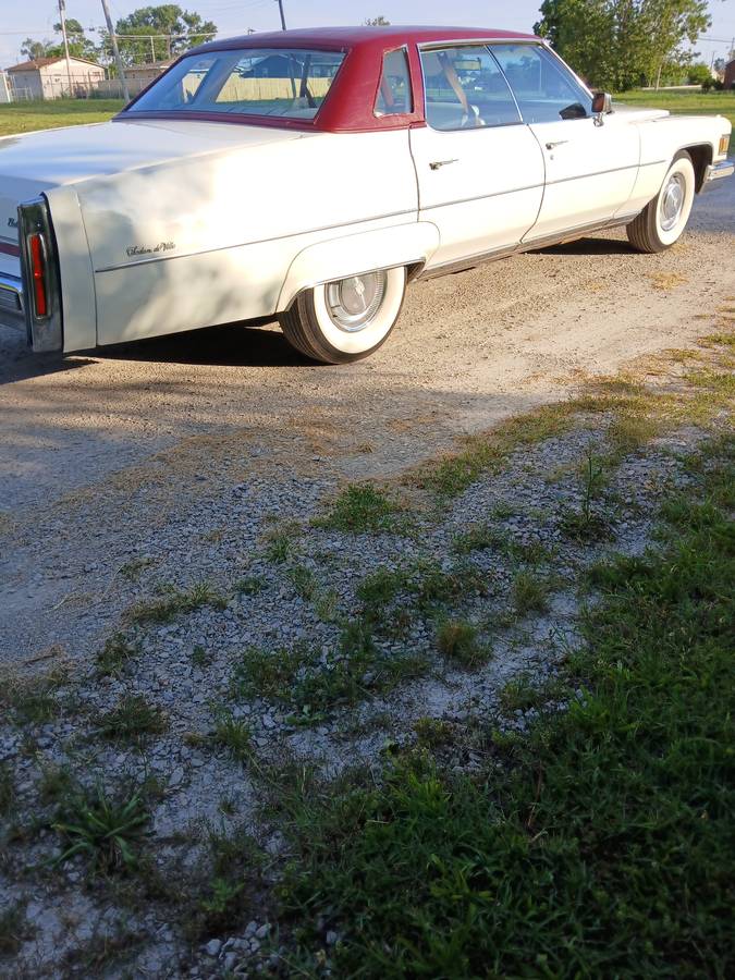 Cadillac-sedan-deville-1976-white-14
