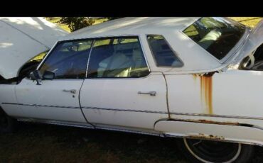 Cadillac-sedan-deville-1976-white-15