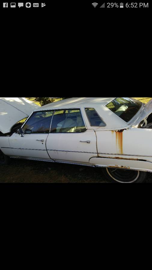 Cadillac-sedan-deville-1976-white-15