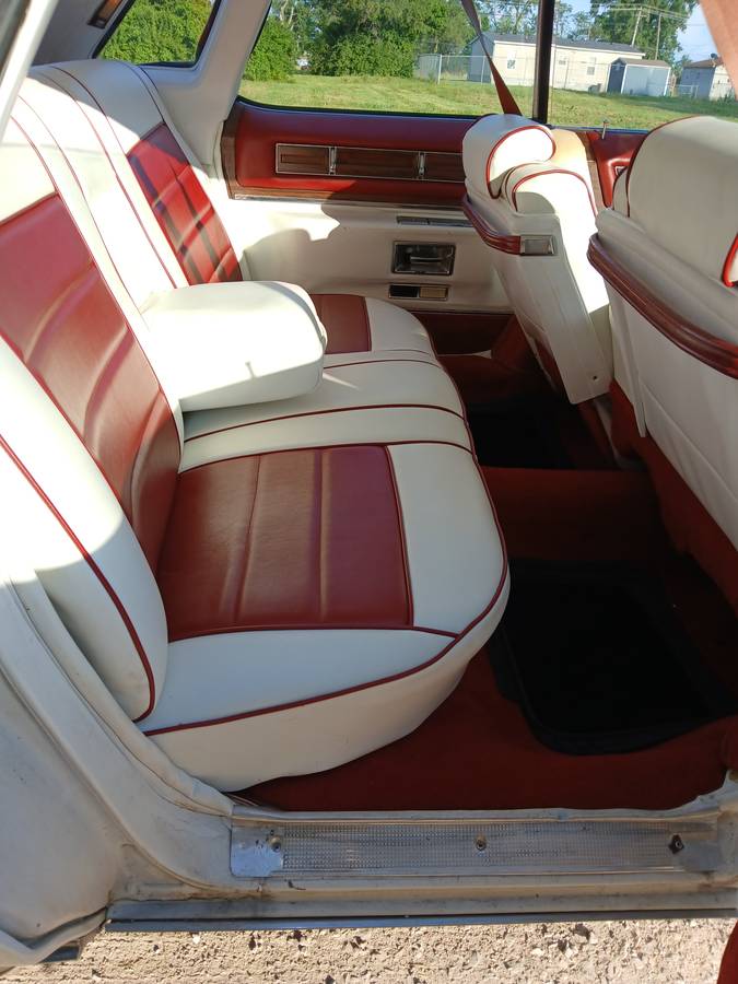 Cadillac-sedan-deville-1976-white-9
