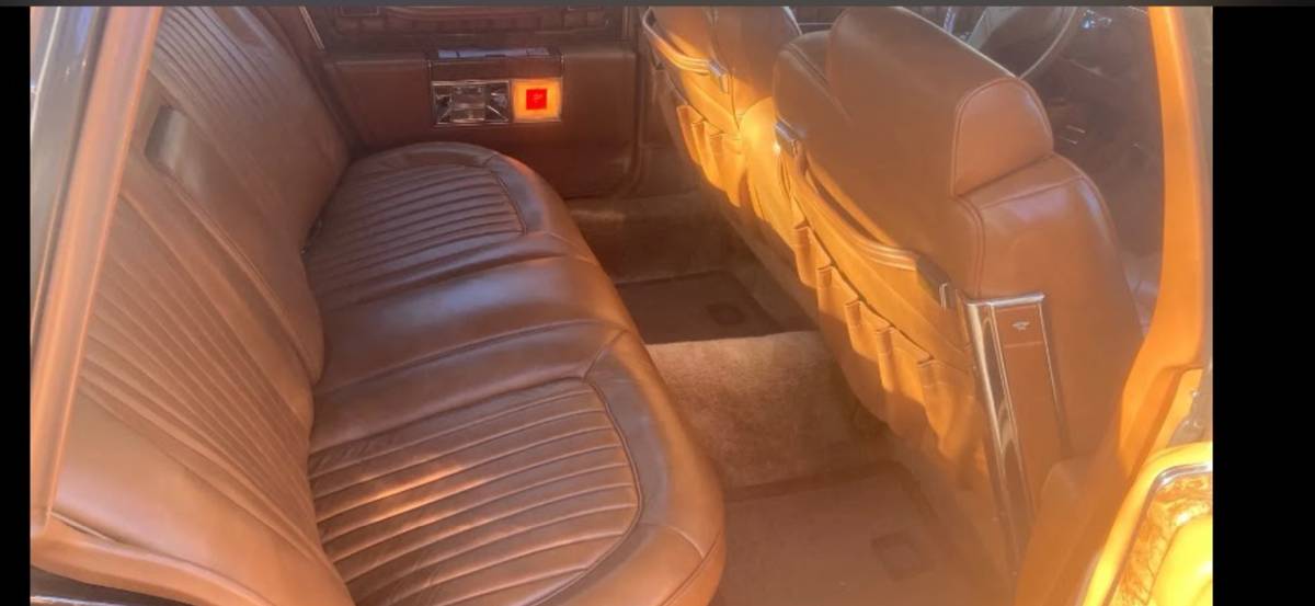 Cadillac-sedan-deville-1979-brown-5