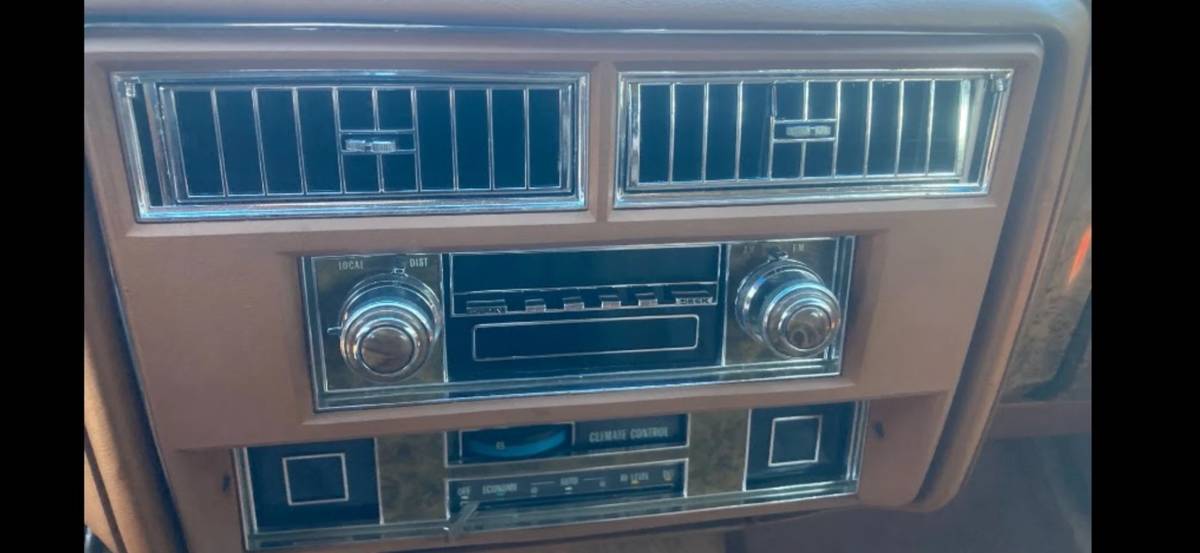 Cadillac-sedan-deville-1979-brown-6