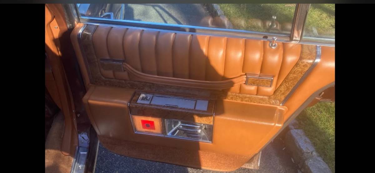 Cadillac-sedan-deville-1979-brown-7