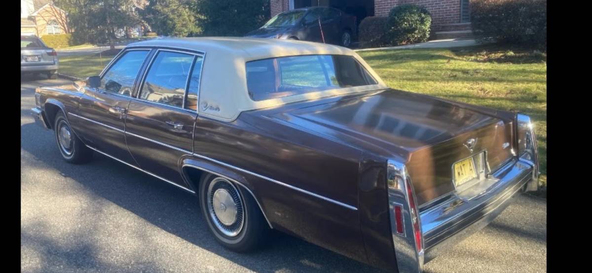 Cadillac-sedan-deville-1979-brown