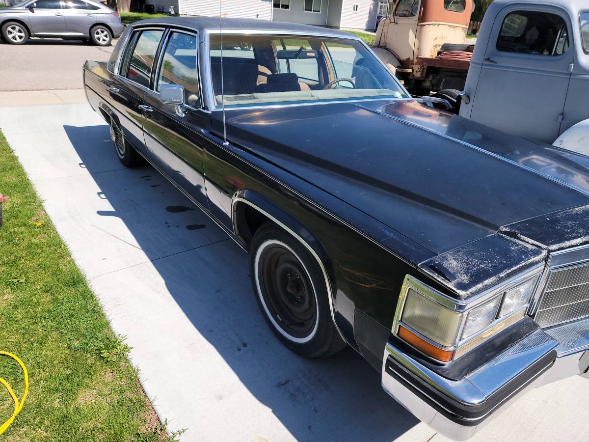 Cadillac-sedan-deville-1984-black-2