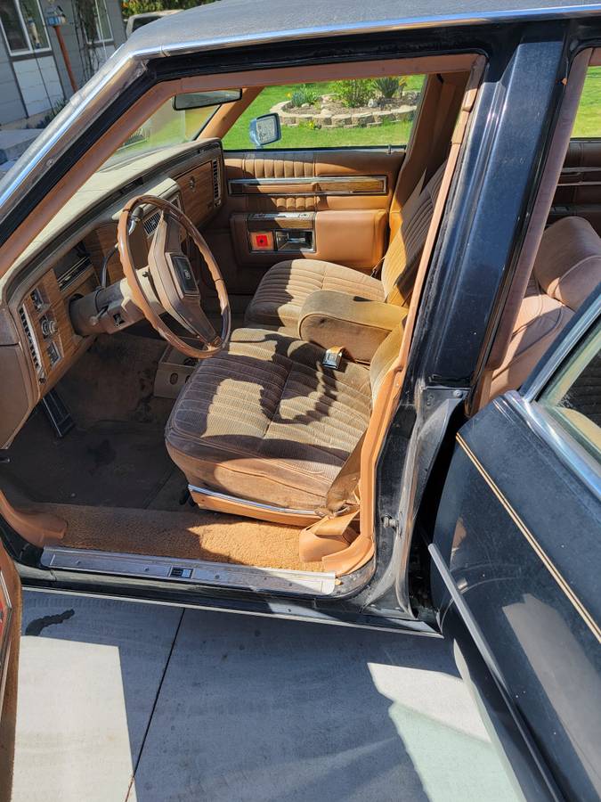 Cadillac-sedan-deville-1984-black-3