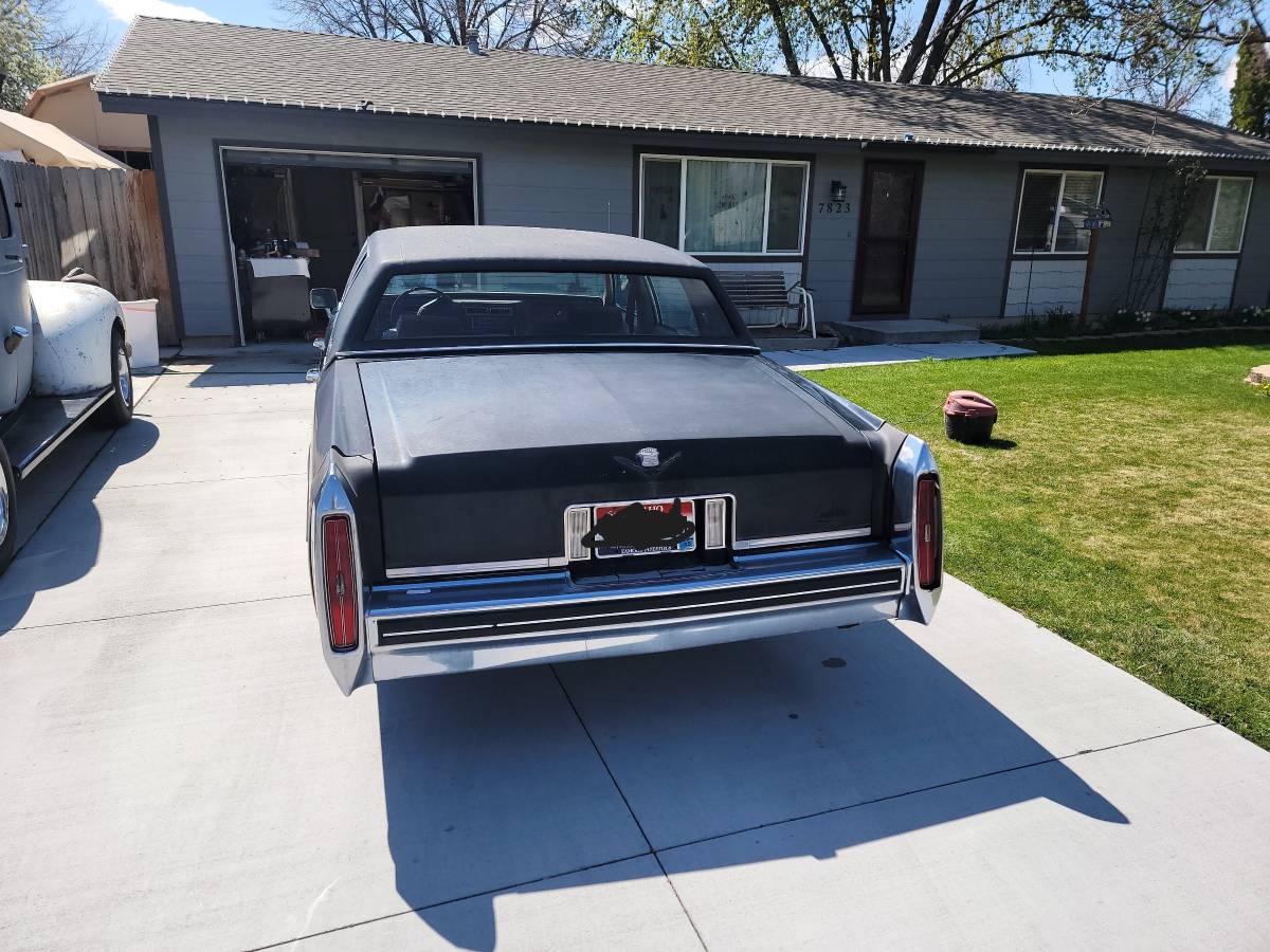Cadillac-sedan-deville-1984-black-7