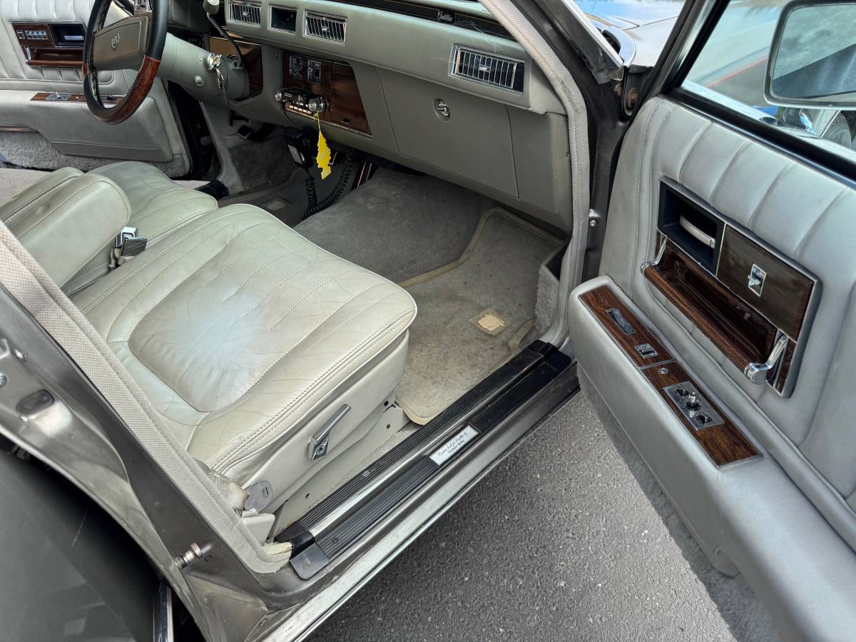 Cadillac-seville-1978-12