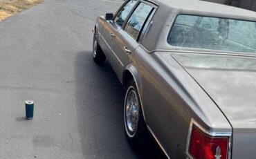 Cadillac-seville-1978-2