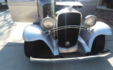 Chev-2dr-sedan-1932-silver